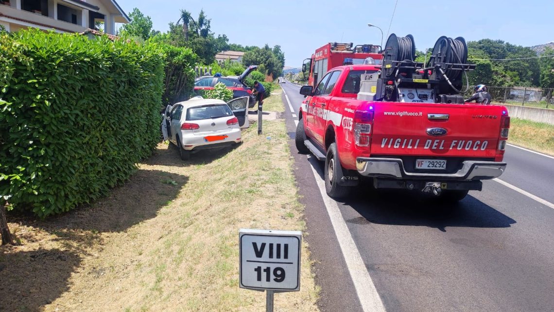 Esce di strada con l’auto a Roccasecca, soccorso dai vigili del fuoco