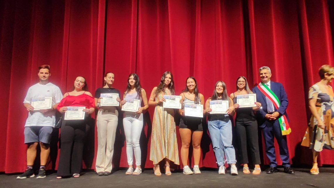 Cassino – Premiati 219 studenti promossi con il massimo dei voti Cassino – Premiati 219 studenti promossi con il massimo dei voti
