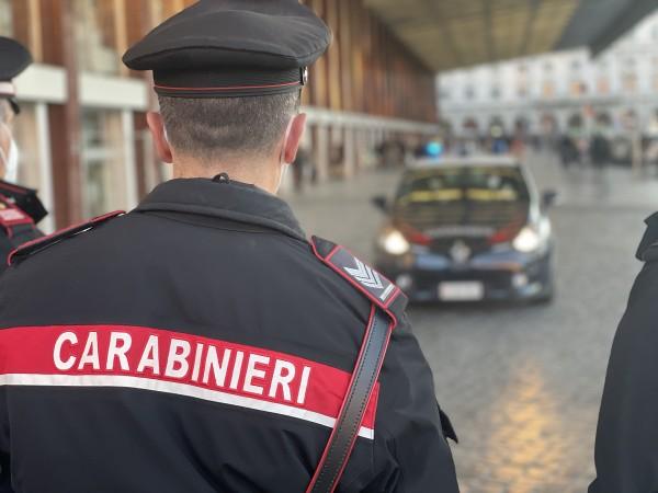 Roma – Carabinieri contro degrado, illegalità e abusivismo alla stazione Termini e piazza dei Cinquecento