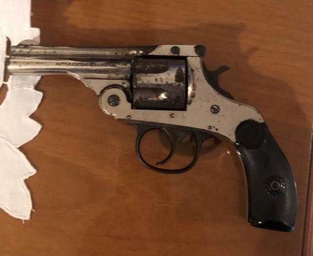 Si ferisce con una pistola dei primi del 900, 90enne soccorso ad Alvignano