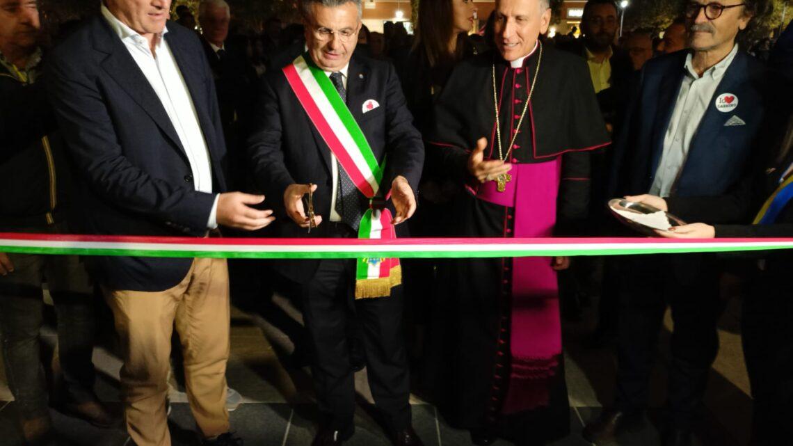 Inaugurata la “nuova” piazza Diamare, ma senza percorsi per non vedenti