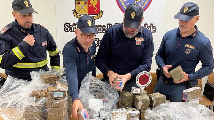 Droga nell’auto sull’A1 a Cassino, sequestrati 61 chili di hashish