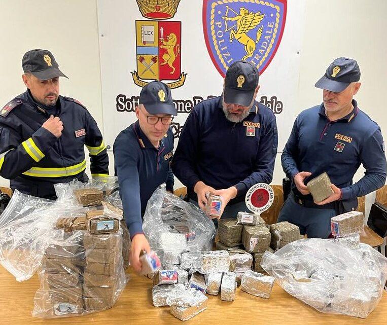 Droga nell’auto sull’A1 a Cassino, sequestrati 61 chili di hashish Droga nell’auto sull’A1 a Cassino, sequestrati 61 chili di hashish