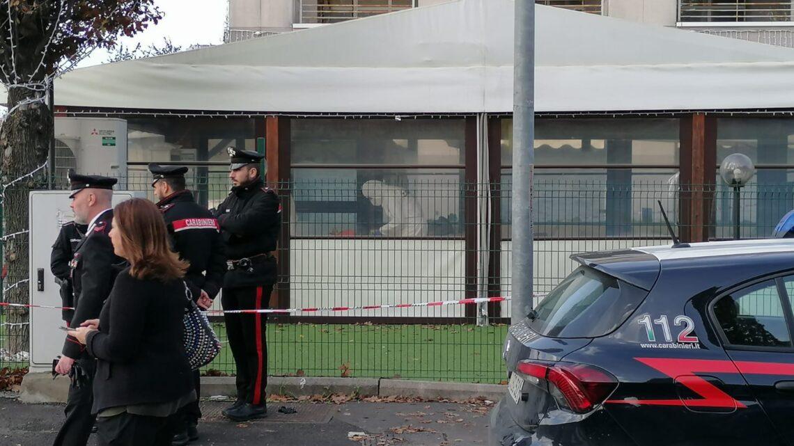 Spara e uccide tre persone al bar durante la riunione di condominio Spara e uccide tre persone al bar durante la riunione di condominio