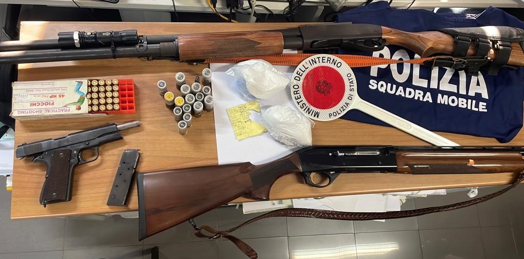 Fermati dalla polizia con 200 grammi di cocaina, 28enne e 33enne arrestati Fermati dalla polizia con 200 grammi di cocaina, 28enne e 33enne arrestati
