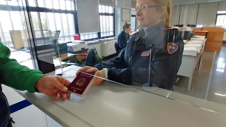 Frosinone: La Polizia di Stato organizza un “click day passaporti”