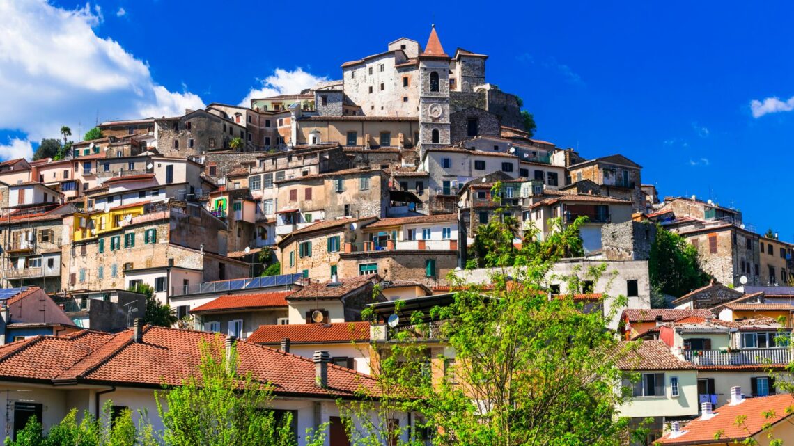 Ceccano, successo del “Pranzo di primavera”, oltre duemila presenze, una tavolata di 150 metri