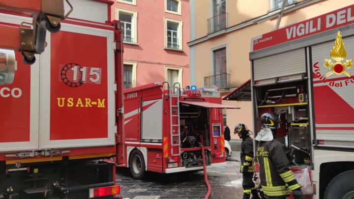 Incendio in una palazzina a Capua,