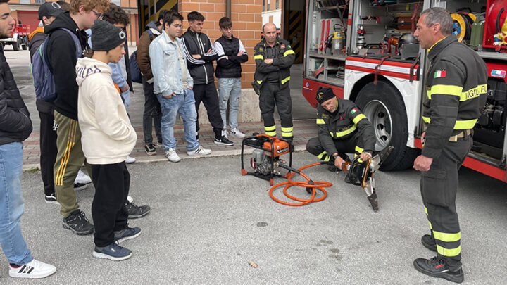 Isernia – l’Istituto Fermi – Mattei in visita dai Vigili del Fuoco