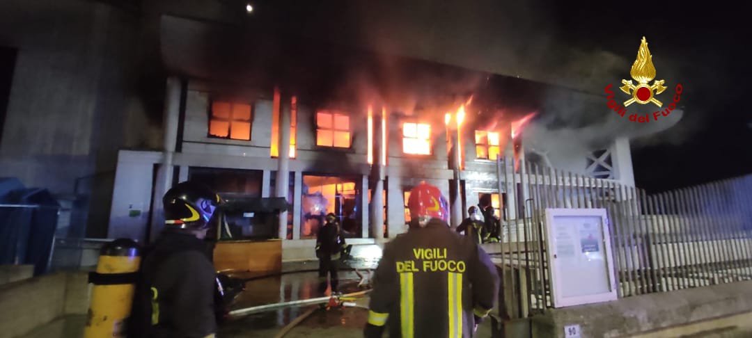 Formia – Incendio chiesa “Don Bosco” nella notte