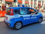 Roma – Sposa bloccata nel traffico per il Giro d’Italia, accompagnata in chiesa dalla polizia