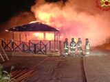 Latina, incendi ai chioschi sul lungomare, le indagini passano all’Antimafia