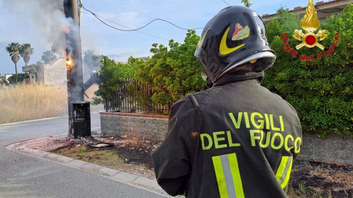 Cabina elettrica in fiamme a Mondragone – VIDEO