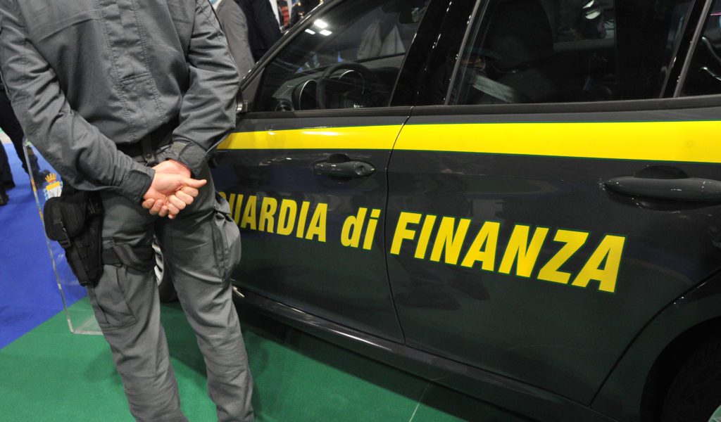 Truffa ai danni dello Stato e riciclaggio, nove persone denunciate di cui quattro arrestate, sequestrati beni per 2mln euro dalla GdF