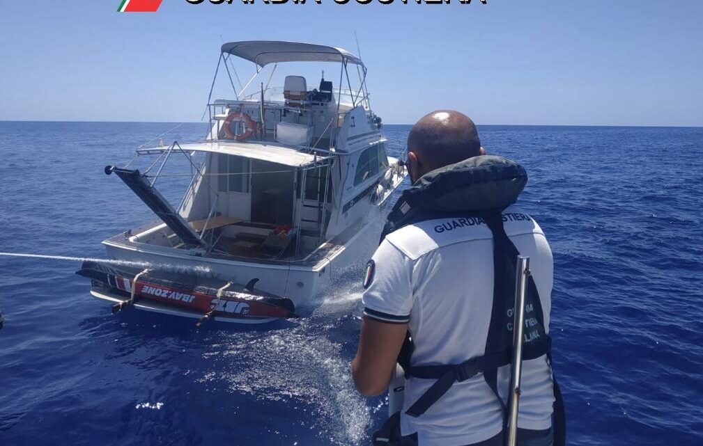 Ponza; incendio a bordo di un’imbarcazione, interviene la Guardia Costiera