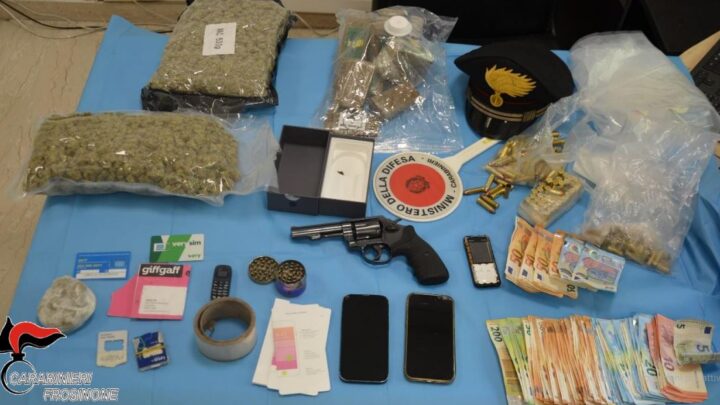 Oltre due chili di droga, una pistola e soldi, arrestato 30enne di Alatri