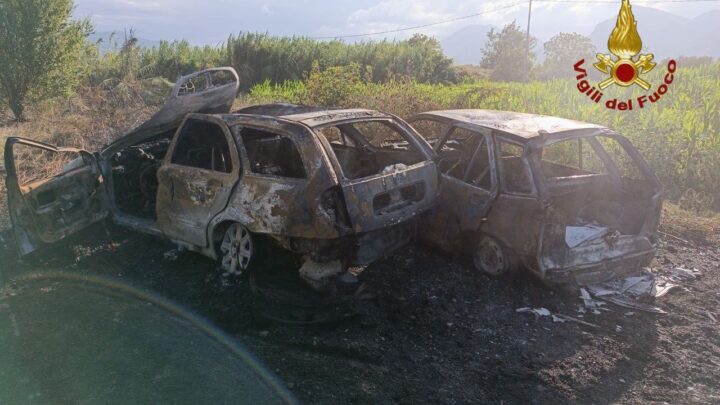 Fiamme nel deposito auto a Venafro