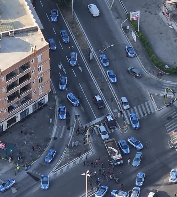 Ruba un camion e semina il panico in centro, maxi inseguimento a Roma
