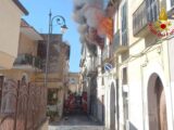 Appartamenti in fiamme a Santa Maria Capua Vetere, paura per una mamma e 4 bambini