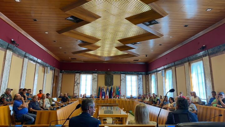 Latina; Insabbiamento del canale di Rio Martino, una delegazione di pescatori ricevuta in Comune