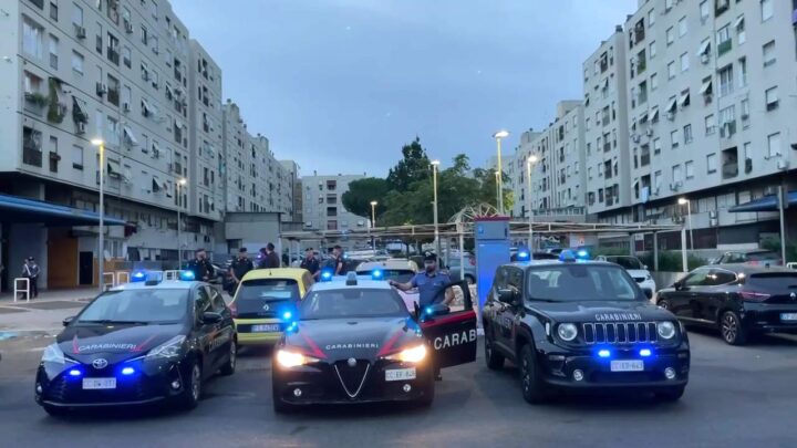 Roma – Blitz interforze a Tor Bella Monaca, due persone arrestate, sei denunciate