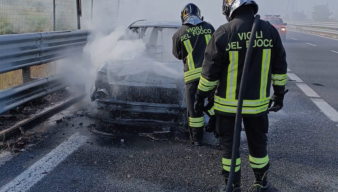 Venafro – Auto prende fuoco sulla Ss85