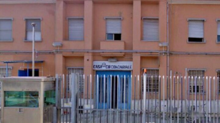 Arrestato per atti persecutori alla ex, dai domiciliari continua nei reati, torna in carcere