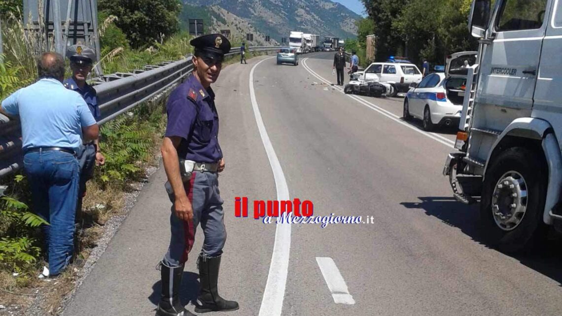 Incidente mortale a Sezze, un morto e due feriti. Morto un 77enne, feriti il nipote e il conducente dell’altra vettura Incidente mortale a Sezze, un morto e due feriti. Morto un 77enne, feriti il nipote e il conducente dell’altra vettura