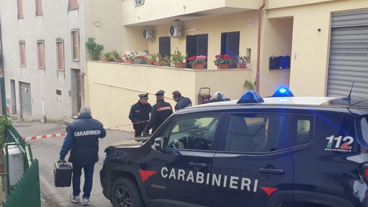 Coppia massacrata in casa a Priverno, i carabinieri arrestano il figlio della donna