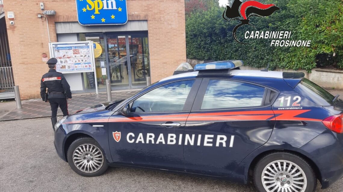 Armato di coltello rapina il supermercato Eurospin, arrestato 27enne a Cassino