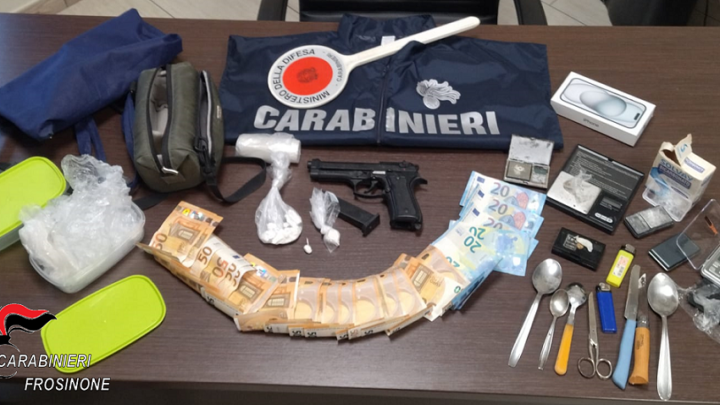 Cocaina e soldi in casa a Settefrati, arrestato un 21enne