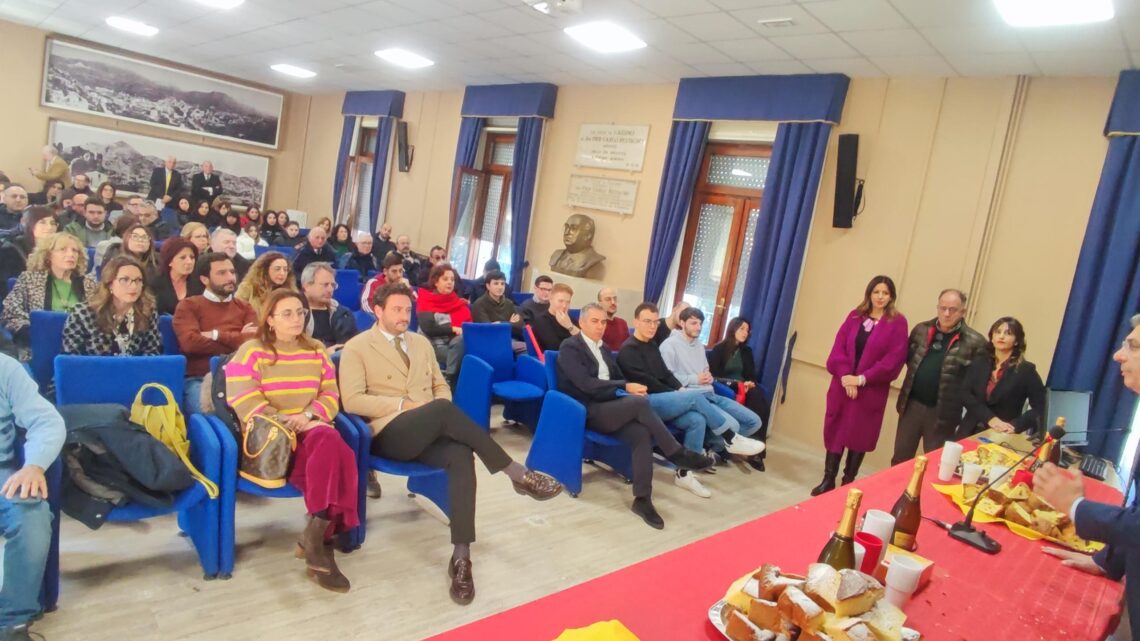 Scambio di auguri natalizi tra Amministrazione e dipendenti comunali in sala Restagno