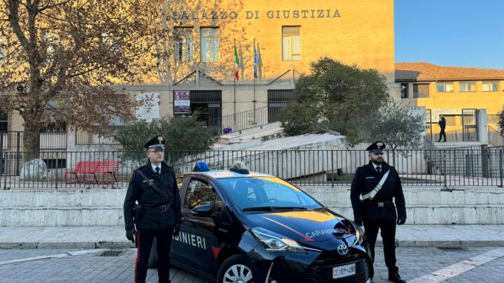 Evade dai domiciliari a Cassino per picchiare la ex, 45enne va in carcere