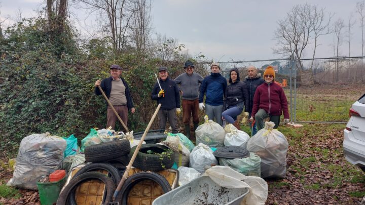 Residenti di via Puncicardi mobilitati contro “rifiuto selvaggio” per dare sicurezza e decoro