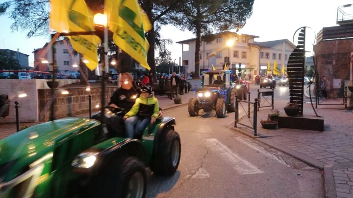 L’agricoltura si “spacca”, ad Orte i trattori in Protesta, a Corchiano Coldiretti festeggia