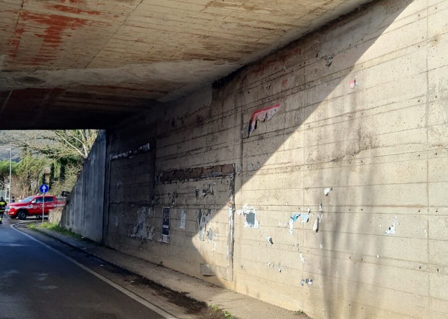 Cadono calcestruzzi su via San Pasquale a Cassino, chiusa la strada che porta all’ospedale