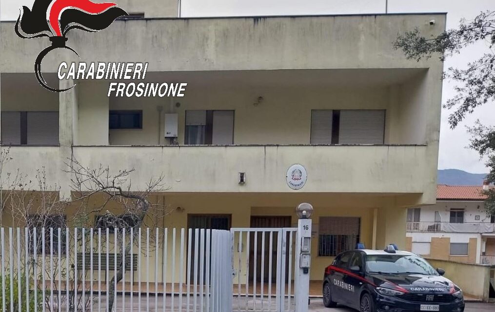 Picchia il padre e minaccia di far saltare in aria la casa, 32enne arrestato a Giuliano di Roma Picchia il padre e minaccia di far saltare in aria la casa, 32enne arrestato a Giuliano di Roma