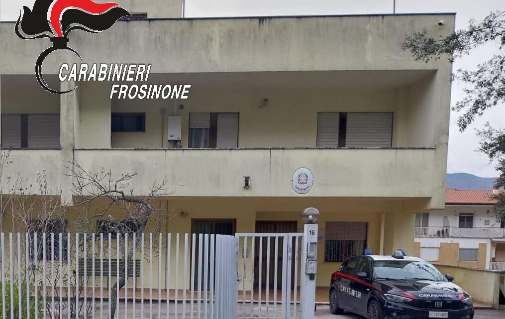 Picchia il padre e minaccia di far saltare in aria la casa, 32enne arrestato a Giuliano di Roma