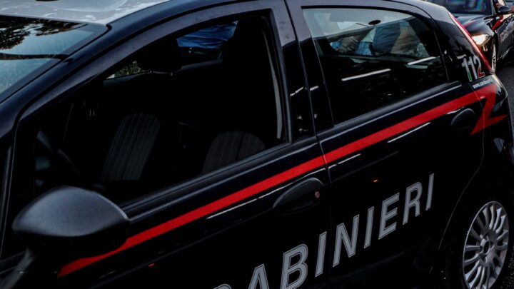 Controllo del territorio dei carabinieri due persone sospette allontanate con F.V.O.
