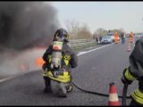 Pontecorvo – Auto in fiamme in autostrada, intervengono i Vigili del Fuoco