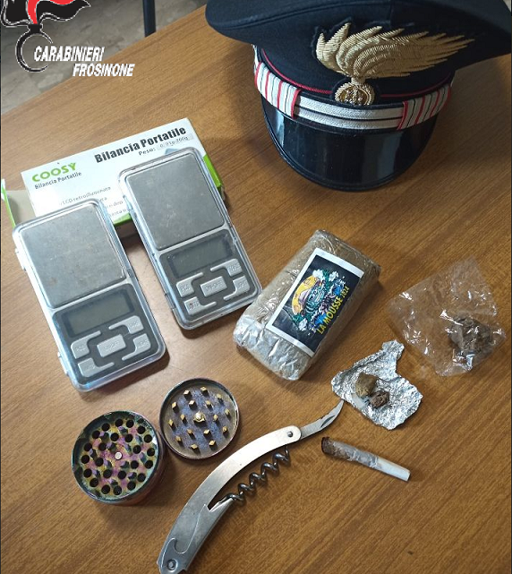 Sorpreso von un etto di hashish a Sant’Apollinare, arrestato 24enne