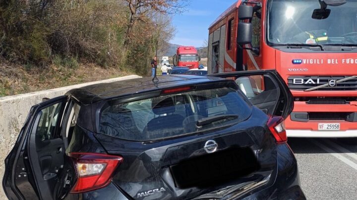 Grave incidente stradale ad Isernia, due i feriti