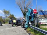 Incidente stradale sul Lungofiume a Cassino, auto rimane in bilico sul ciglio del Rapido