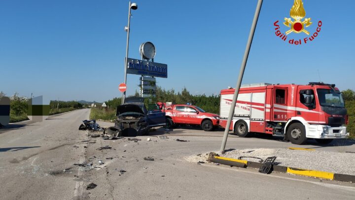 Scontro tra tre auto a Teano, tre persone ferite