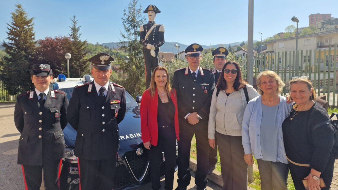 Gli alunni dell’Istituto comprensivo “Egnazio Danti” visitano la Compagnia Carabinieri di Alatri Gli alunni dell’Istituto comprensivo “Egnazio Danti” visitano la Compagnia Carabinieri di Alatri