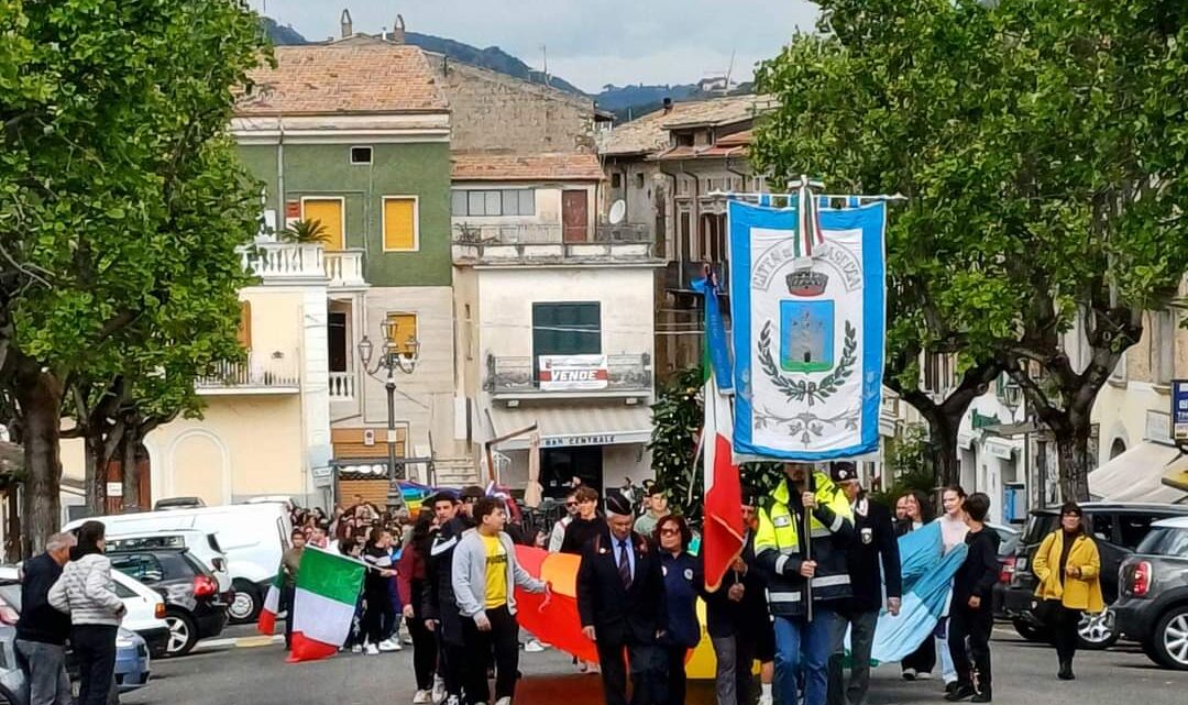  25 Aprile: Anticipata la Festa della Libertà e dell’impegno per la Pace con i ragazzi dell’Istituto omnicomprensivo