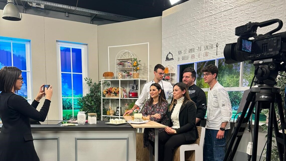 A ‘Mangiare con gusto’ su AlmaTv protagonisti ricottine, formaggio “Conciato di S. Vittore” e olio extravergine