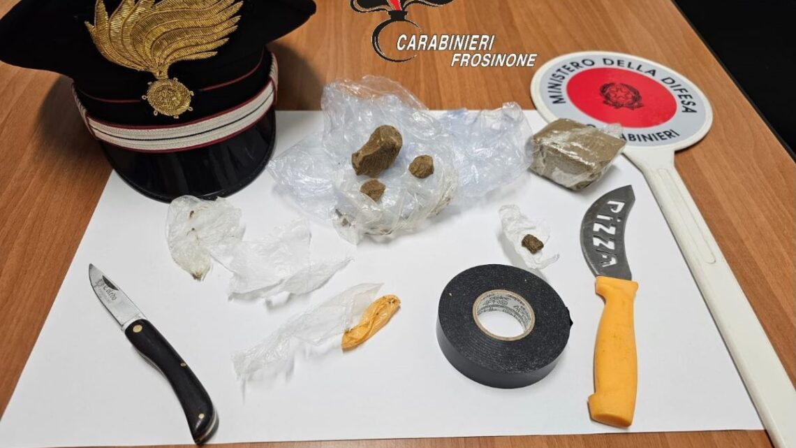 Fiuggi, tentano di fuggire ad un controllo dei carabinieri, arrestati per possesso di stupefacenti