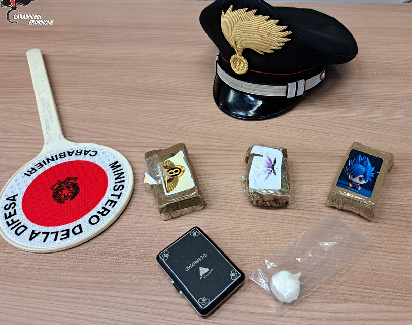 Cassino – 2 giovani, un 25enne ed una 23enne, arrestati per spaccio di stupefacenti Cassino – 2 giovani, un 25enne ed una 23enne, arrestati per spaccio di stupefacenti