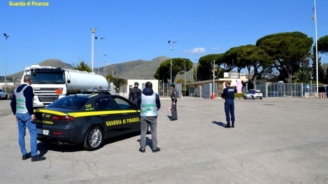 Carburante non a norma nei distributori: sequestrati 15mila litri. Controlli di Guardia di Finanza e dall’Agenzia delle dogane nel sud pontino Carburante non a norma nei distributori: sequestrati 15mila litri. Controlli di Guardia di Finanza e dall’Agenzia delle dogane nel sud pontino